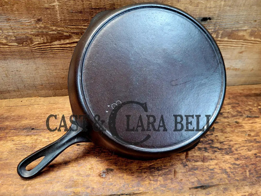 Beautiful Vintage Unmarked Favorite Skillet #8 Cast Iron Skillet. Great Everyday Pan Wonderfully