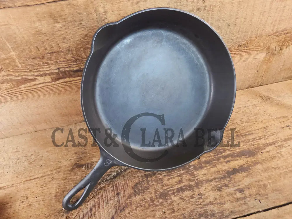 Beauty! 1930’s Griswold #9 Skillet with Large Block Logo and Smooth Bottom 710 F - Skillet