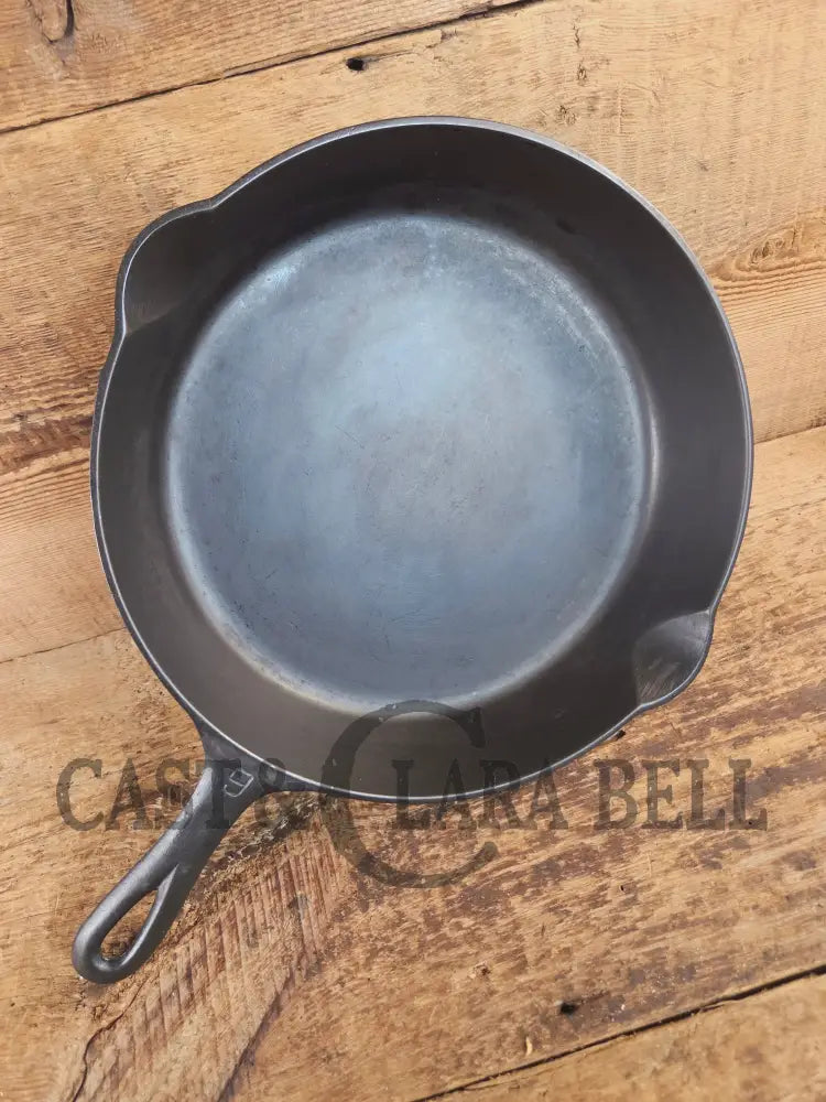 Beauty! 1930’s Griswold #9 Skillet with Large Block Logo and Smooth Bottom 710 F - Skillet