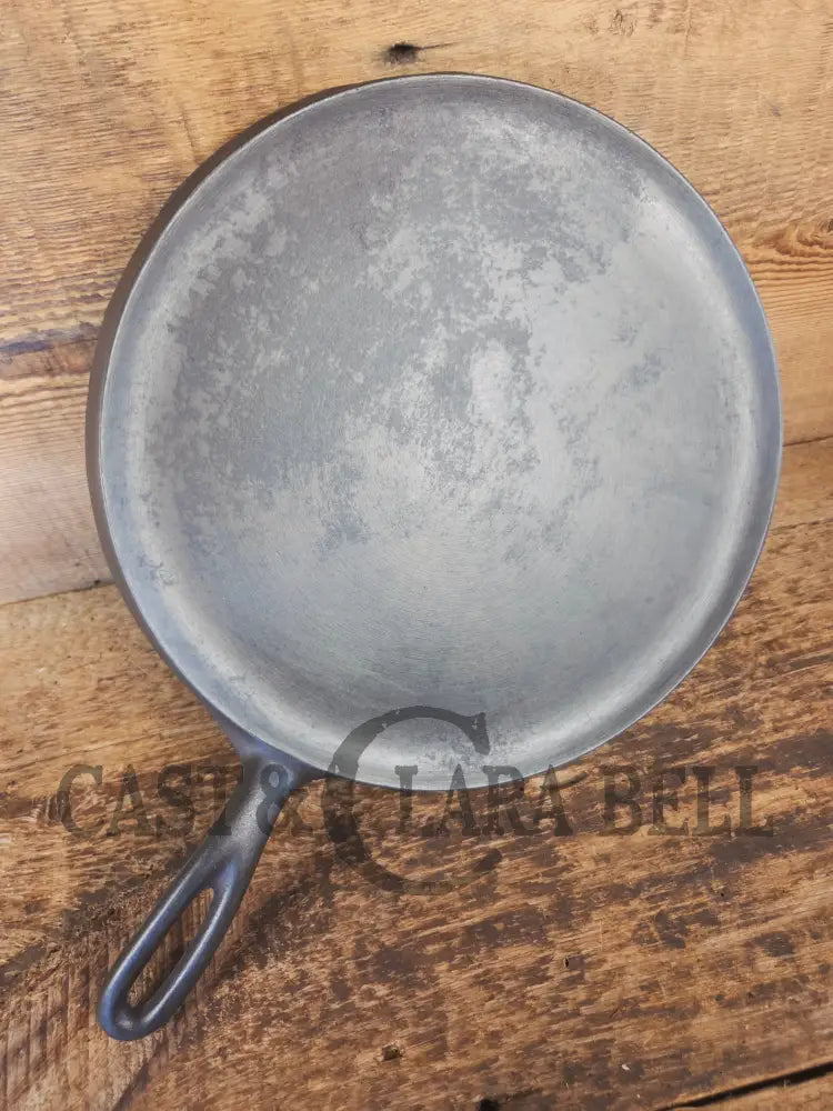 BEST Seller! 1930’s Wagner #9 Round Griddle Stylized Logo 1109 A. Perfect for grilled cheese omelettes and flat iron