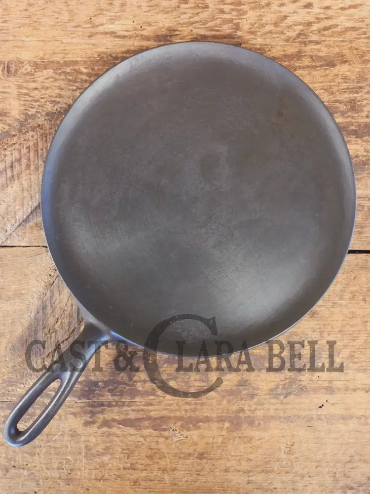BEST Seller! 1930’s Wagner #9 Round Griddle Stylized Logo 1109 A. Perfect for grilled cheese omelettes and flat iron