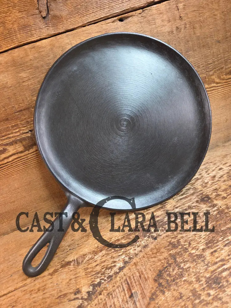BEST Seller! 1930’s Wagner #9 Round Griddle Stylized Logo 1109 D. Perfect for grilled cheese omelettes and flat iron