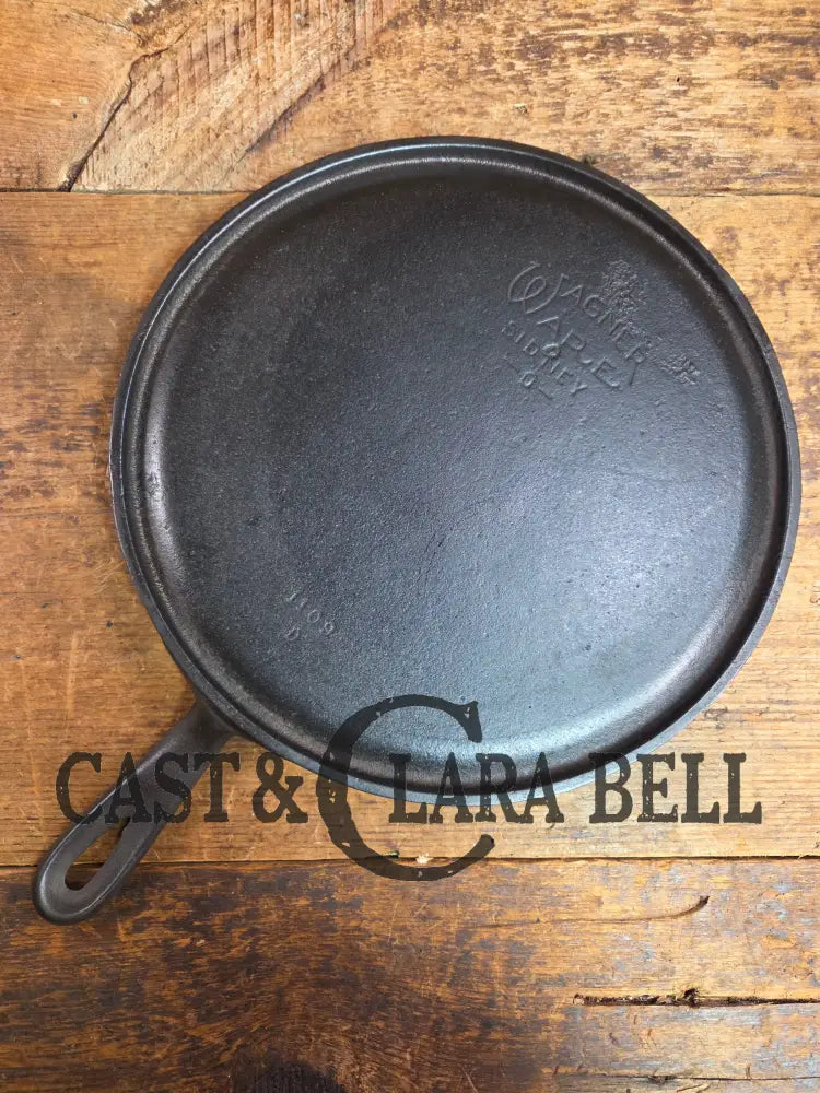 BEST Seller! 1930’s Wagner #9 Round Griddle Stylized Logo 1109 D. Perfect for grilled cheese omelettes and flat iron