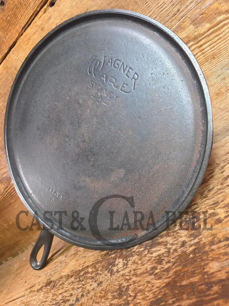 BEST Seller! 1930’s Wagner #9 Round Griddle Stylized Logo 1109 D. Perfect for grilled cheese omelettes and flat iron