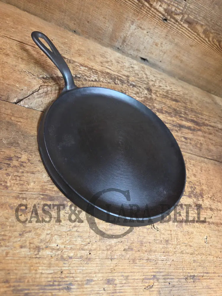BEST Seller! 1930’s Wagner #9 Round Griddle Stylized Logo 1109 D. Perfect for grilled cheese omelettes and flat iron
