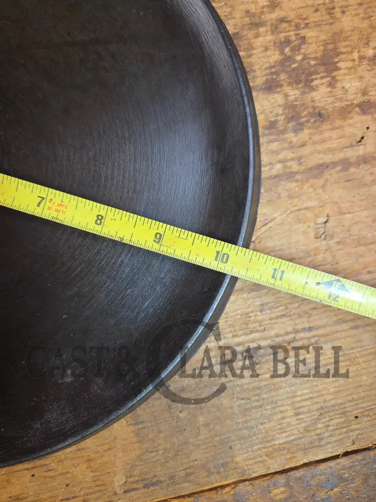 BEST Seller! 1930’s Wagner #9 Round Griddle Stylized Logo 1109 D. Perfect for grilled cheese omelettes and flat iron