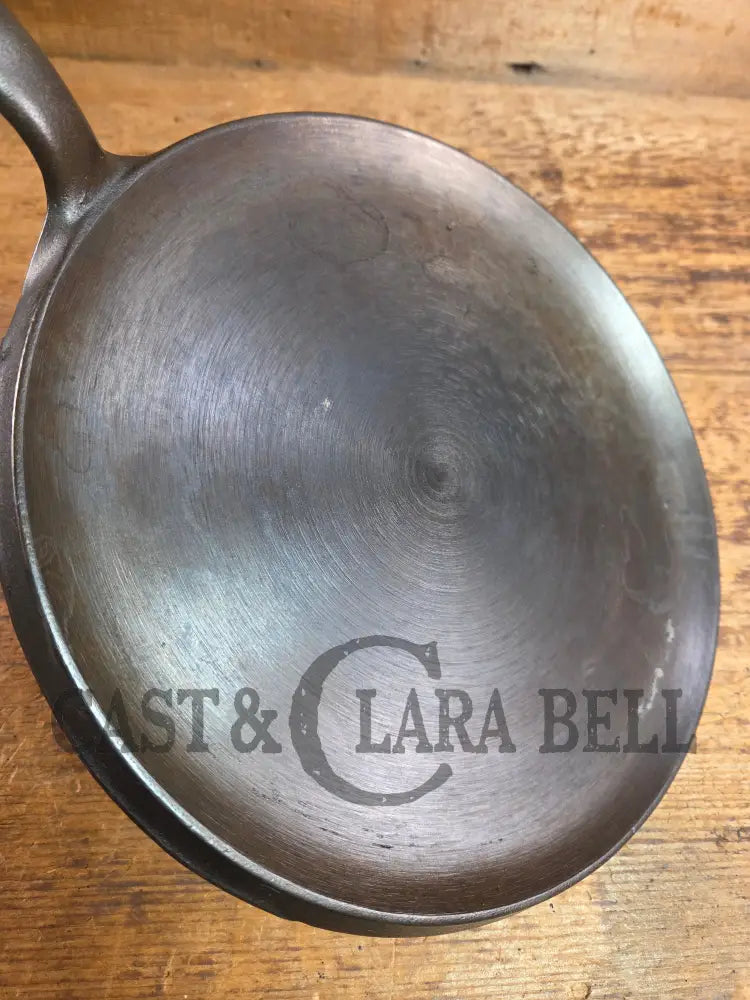 BEST Seller! 1930’s Wagner #9 Round Griddle Stylized Logo 1109 D. Perfect for grilled cheese omelettes and flat iron