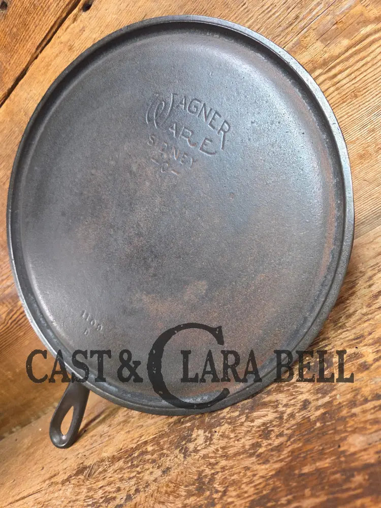 BEST Seller! 1930’s Wagner #9 Round Griddle Stylized Logo 1109 D. Perfect for grilled cheese omelettes and flat iron
