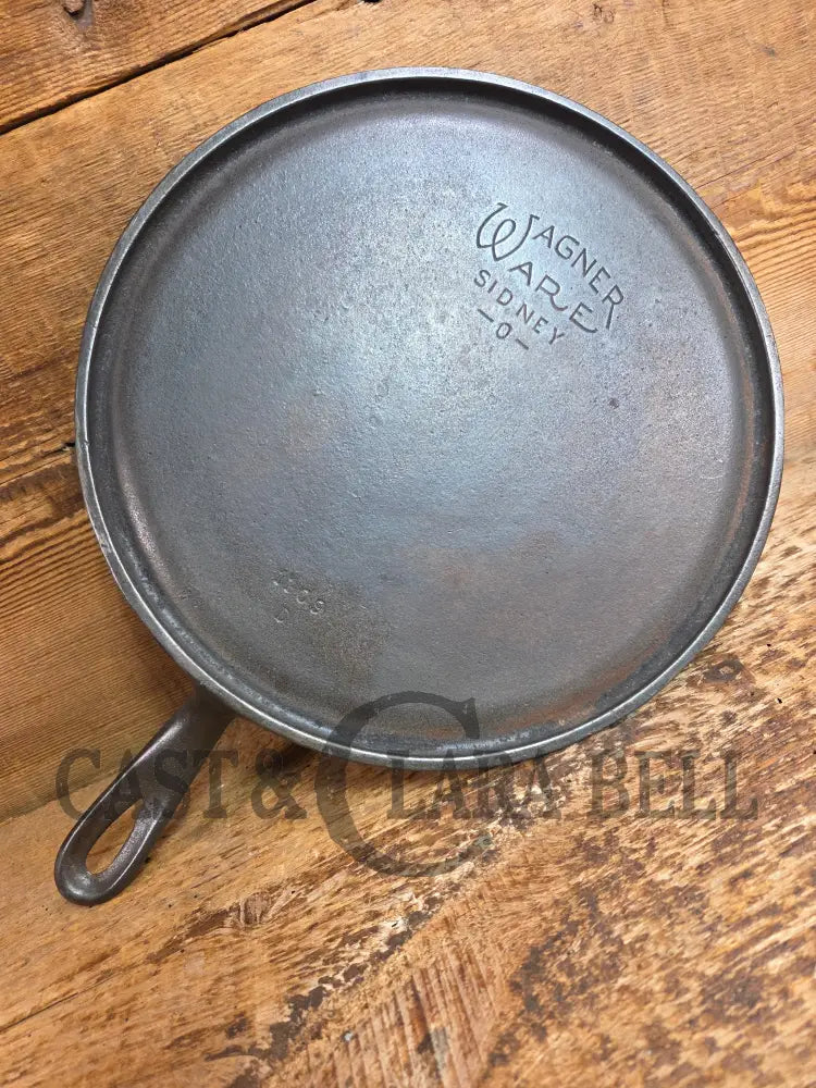 BEST Seller! 1930’s Wagner #9 Round Griddle Stylized Logo 1109 D. Perfect for grilled cheese omelettes and flat iron