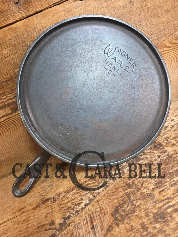 BEST Seller! 1930’s Wagner #9 Round Griddle Stylized Logo 1109 D. Perfect for grilled cheese omelettes and flat iron