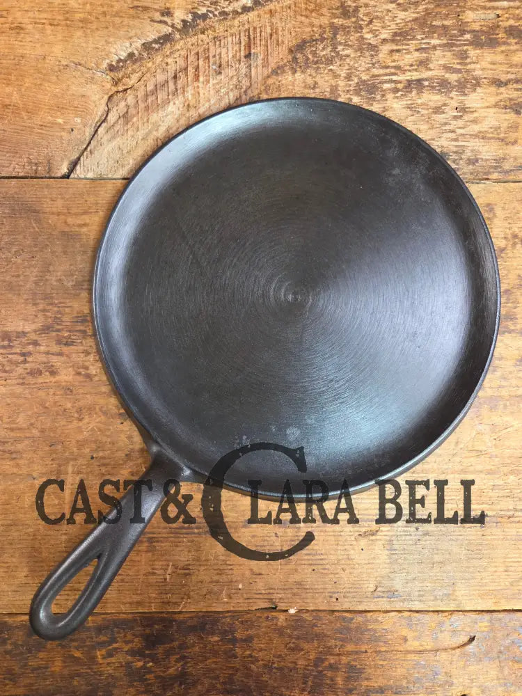 BEST Seller! 1930’s Wagner #9 Round Griddle Stylized Logo 1109 D. Perfect for grilled cheese omelettes and flat iron