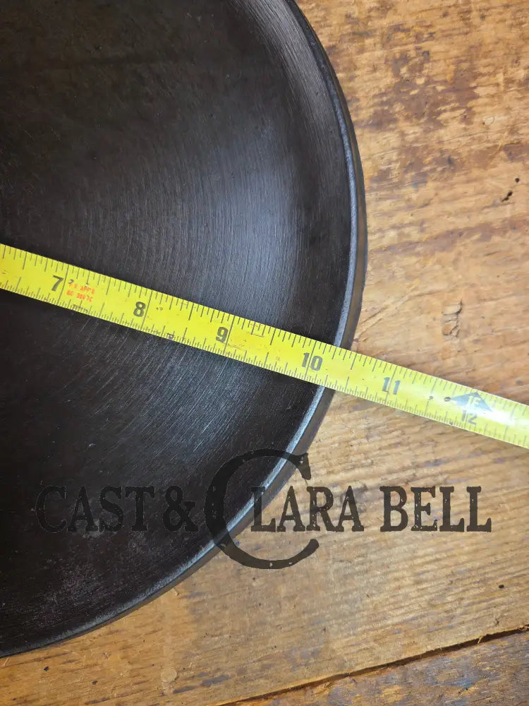 BEST Seller! 1930’s Wagner #9 Round Griddle Stylized Logo 1109 D. Perfect for grilled cheese omelettes and flat iron