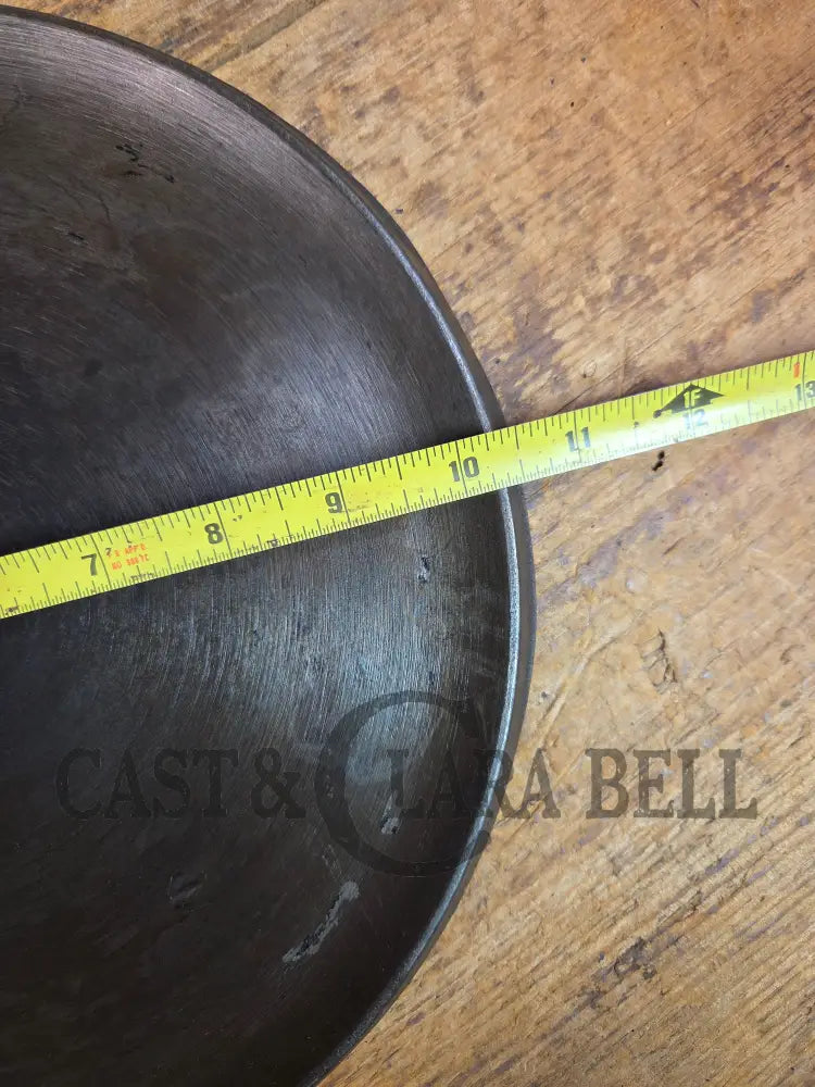 BEST Seller! 1930’s Wagner #9 Round Griddle Stylized Logo 1109 D. Perfect for grilled cheese omelettes and flat iron