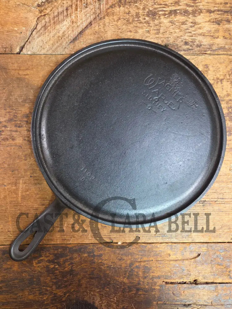 BEST Seller! 1930’s Wagner #9 Round Griddle Stylized Logo 1109 D. Perfect for grilled cheese omelettes and flat iron