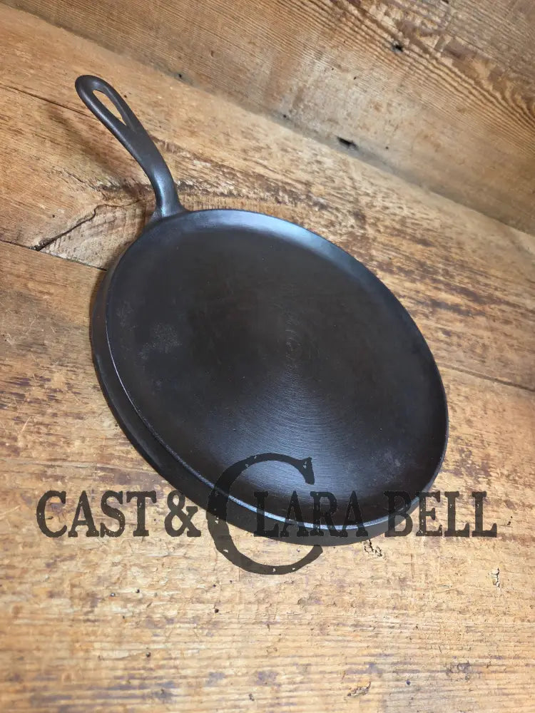 BEST Seller! 1930’s Wagner #9 Round Griddle Stylized Logo 1109 D. Perfect for grilled cheese omelettes and flat iron