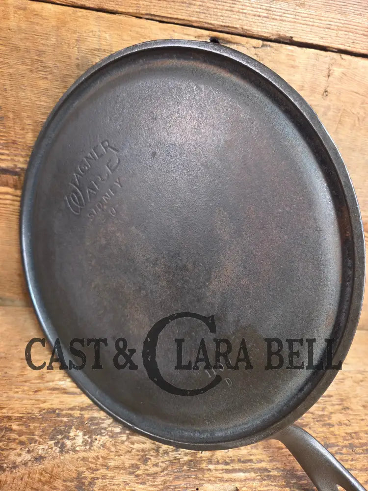 BEST Seller! 1930’s Wagner #9 Round Griddle Stylized Logo 1109 D. Perfect for grilled cheese omelettes and flat iron