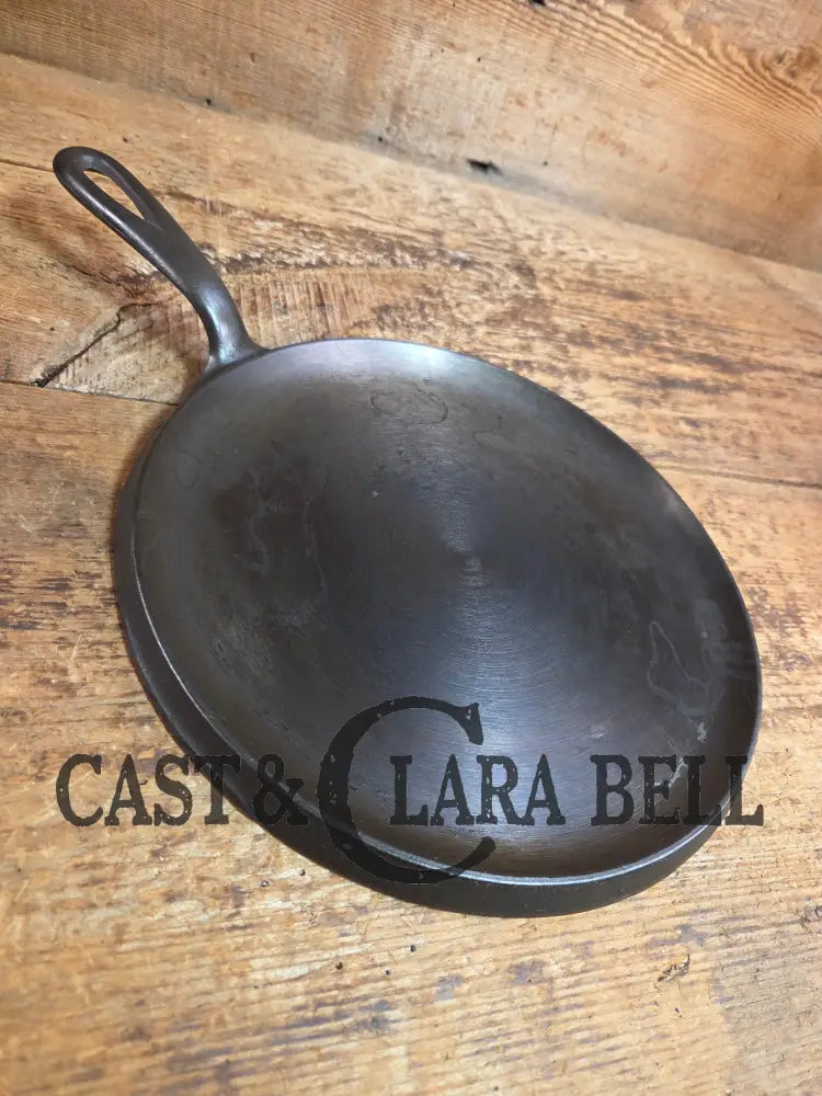 BEST Seller! 1930’s Wagner #9 Round Griddle Stylized Logo 1109 D. Perfect for grilled cheese omelettes and flat iron