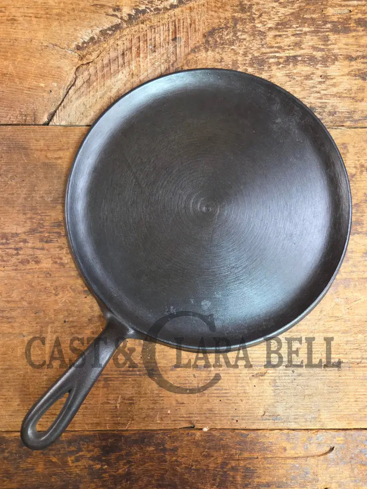 BEST Seller! 1930’s Wagner #9 Round Griddle Stylized Logo 1109 D. Perfect for grilled cheese omelettes and flat iron