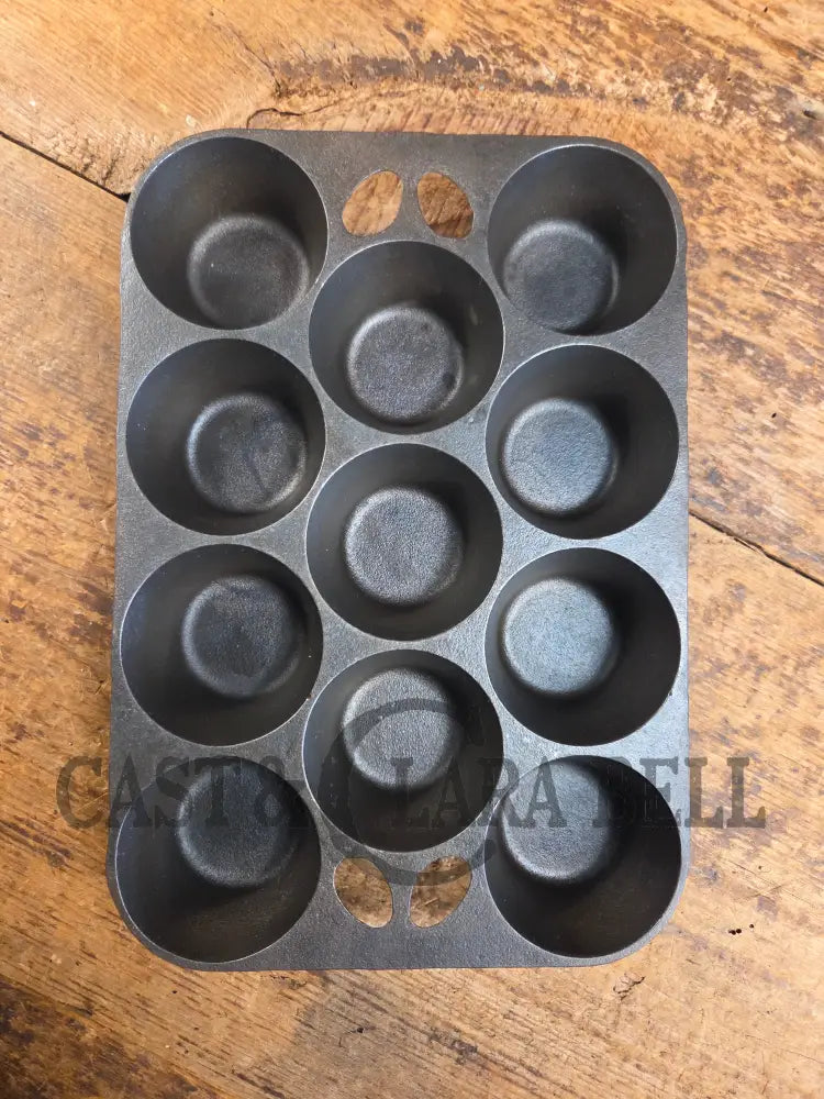 Best Seller! Lovely Griswold No. 10 Popover Pan 949. Open frame design is ready to make the best brownies muffins or