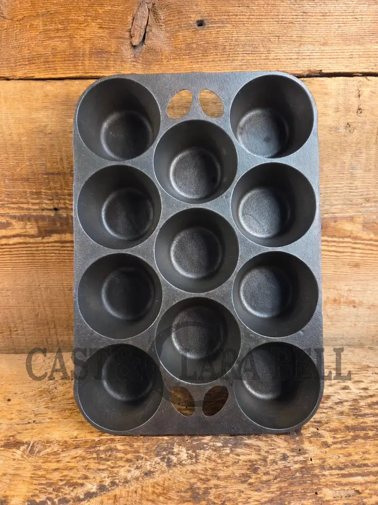 Best Seller! Lovely Griswold No. 10 Popover Pan 949. Open frame design is ready to make the best brownies muffins or