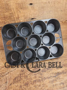 Best Seller! Lovely Griswold No. 10 Popover Pan 949. Open frame design is ready to make the best brownies muffins or