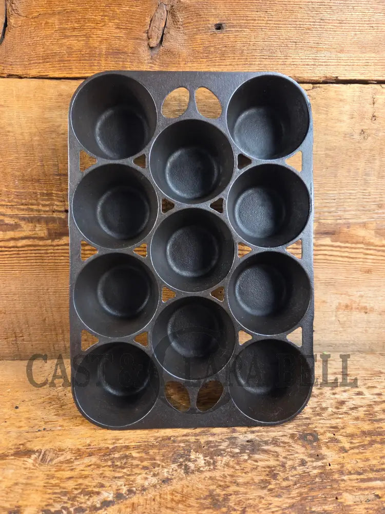Best Seller! Lovely Griswold No. 10 Popover Pan 949. Open frame design is ready to make the best brownies muffins or