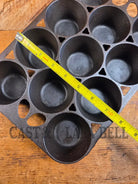 Best Seller! Lovely Griswold No. 10 Popover Pan 949. Open frame design is ready to make the best brownies muffins or