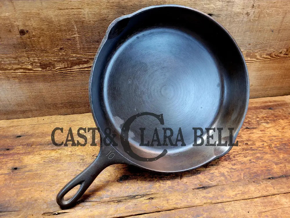 Big 1930’S Wagner Ware #10 Cast Iron Skillet With Stylized Logo 1060 A