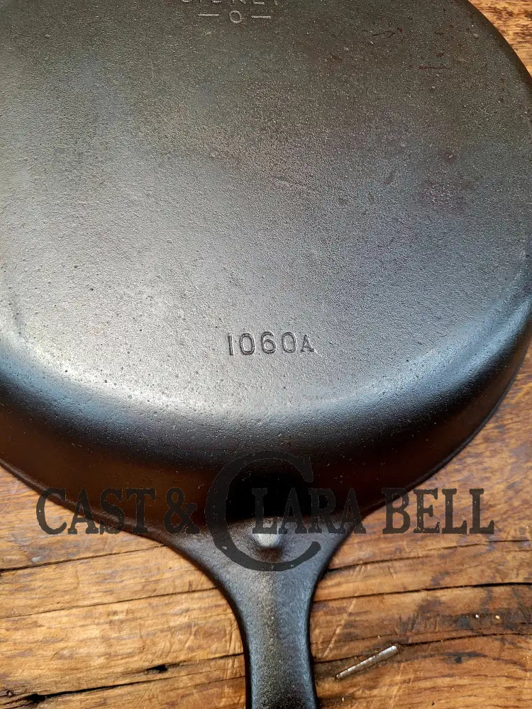 Big 1930’S Wagner Ware #10 Cast Iron Skillet With Stylized Logo 1060 A