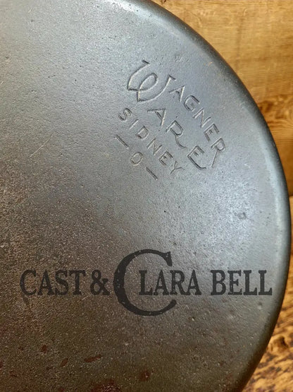 Big 1930’S Wagner Ware #10 Cast Iron Skillet With Stylized Logo 1060 A