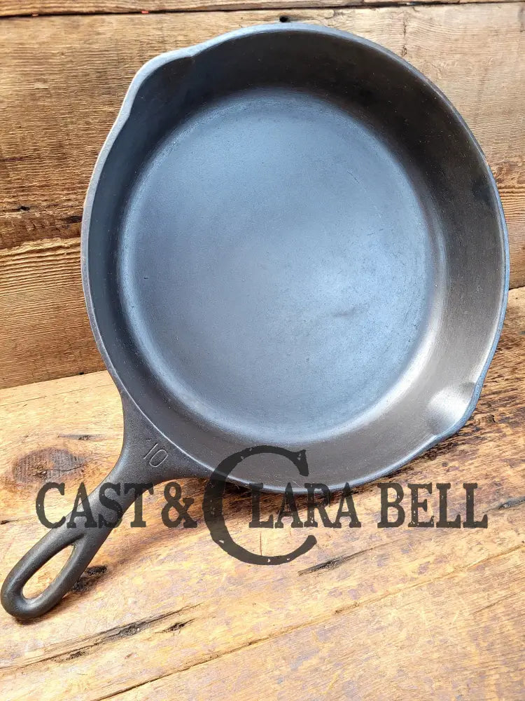 Big 1930’S Wagner Ware #10 Cast Iron Skillet With Stylized Logo 1060 E