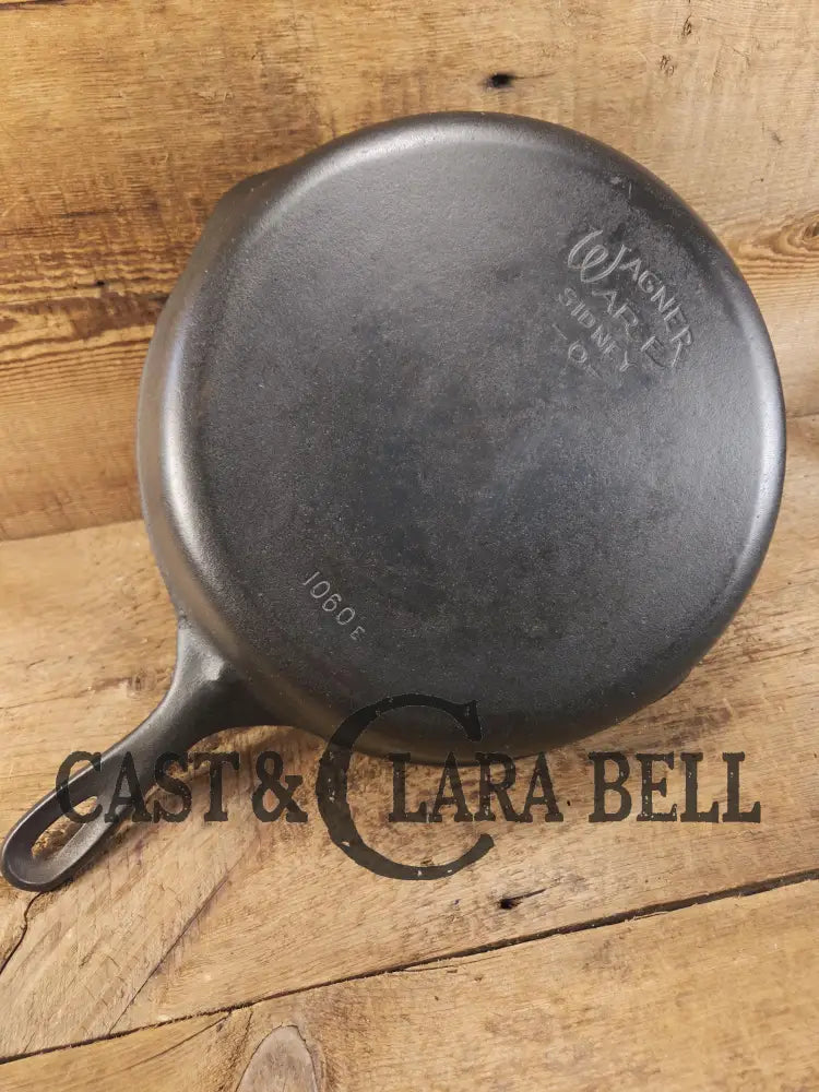 Big 1930’s Wagner Ware #10 Cast Iron Skillet with Stylized Logo 1060 E. Great Bacon skillet! Perfect for larger meals