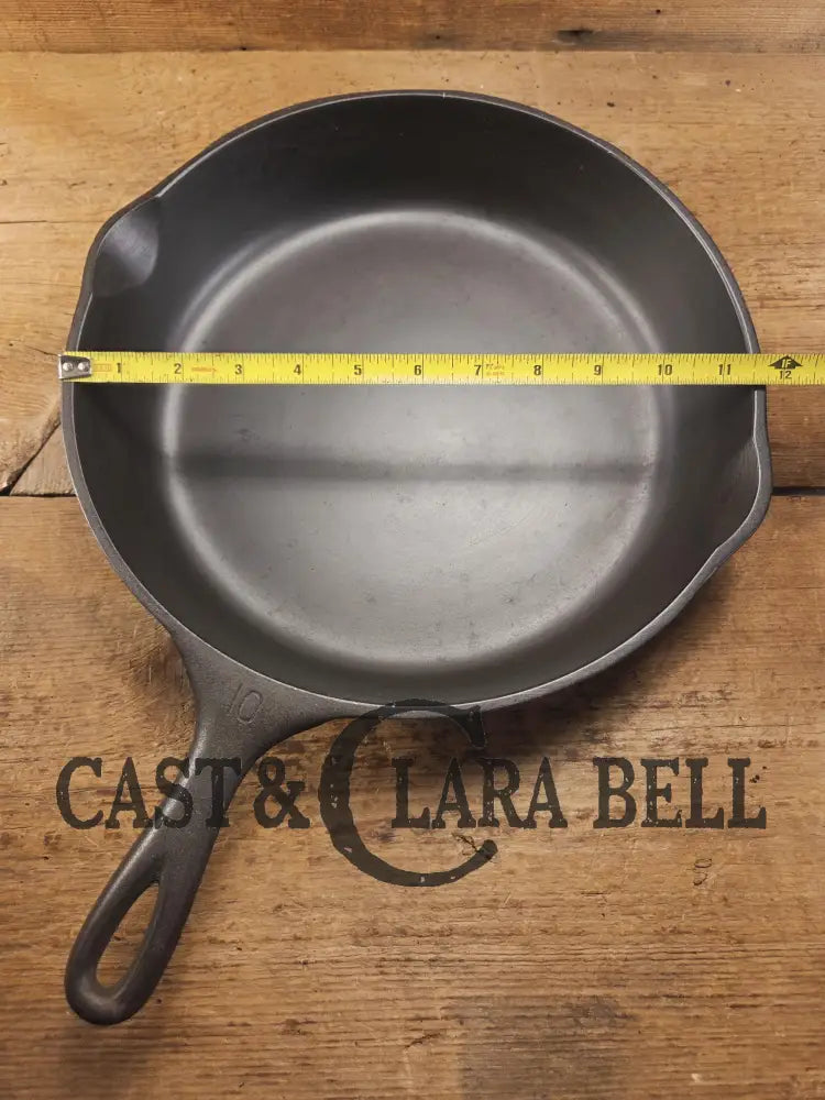 Big 1930’s Wagner Ware #10 Cast Iron Skillet with Stylized Logo 1060 E. Great Bacon skillet! Perfect for larger meals