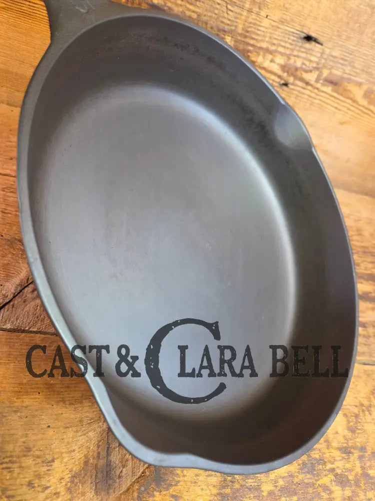 Big 1930’s Wagner Ware #10 Cast Iron Skillet with Stylized Logo 1060 H. Great Bacon skillet!