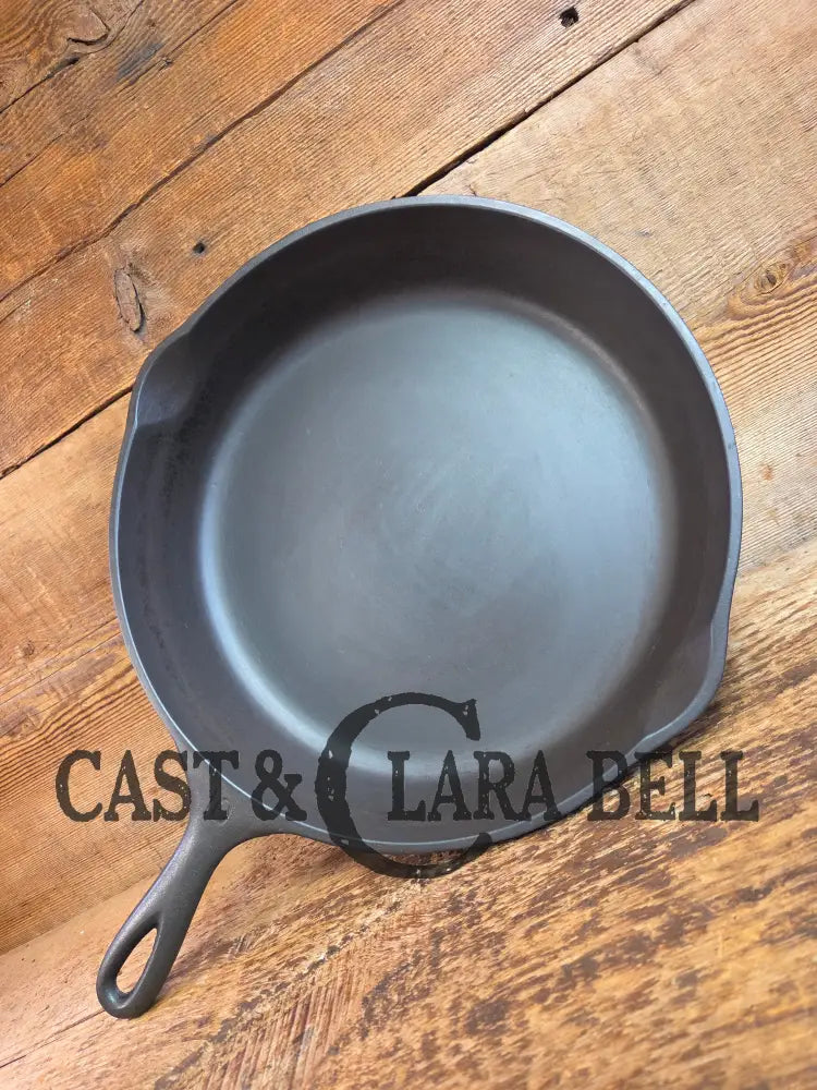 Big 1930’s Wagner Ware #10 Cast Iron Skillet with Stylized Logo 1060 H. Great Bacon skillet!