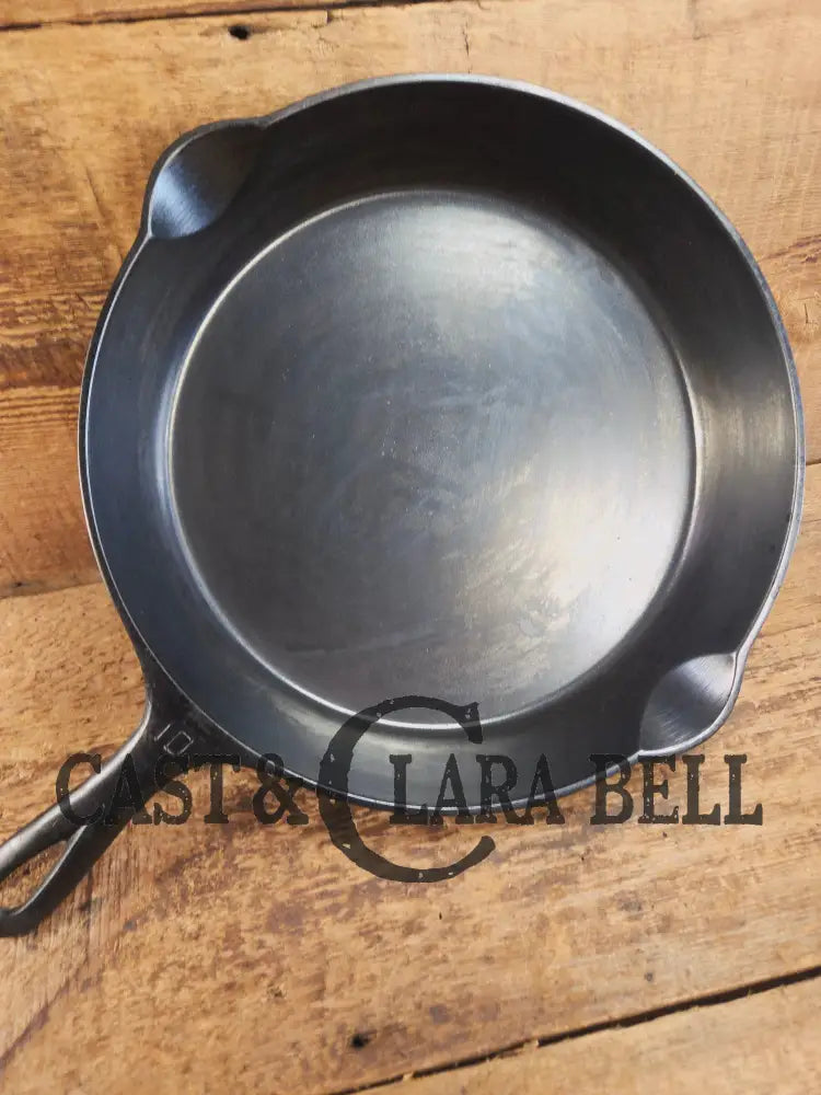 Big 1940’s Griswold #10 Skillet with Small Block Logo and Heat Ring 716 B. Fantastic every day pan Getting harder to