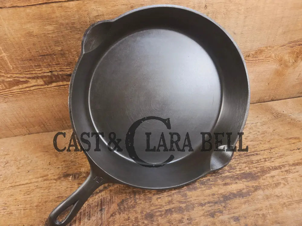 Big 1940’s Griswold #10 Skillet with Small Block Logo and Heat Ring 716 B. Fantastic every day pan Getting harder to