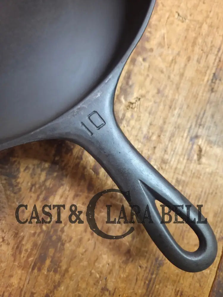 Big 1940’s Griswold #10 Skillet with Small Block Logo and Heat Ring 716 C. Fantastic every day pan Getting harder to
