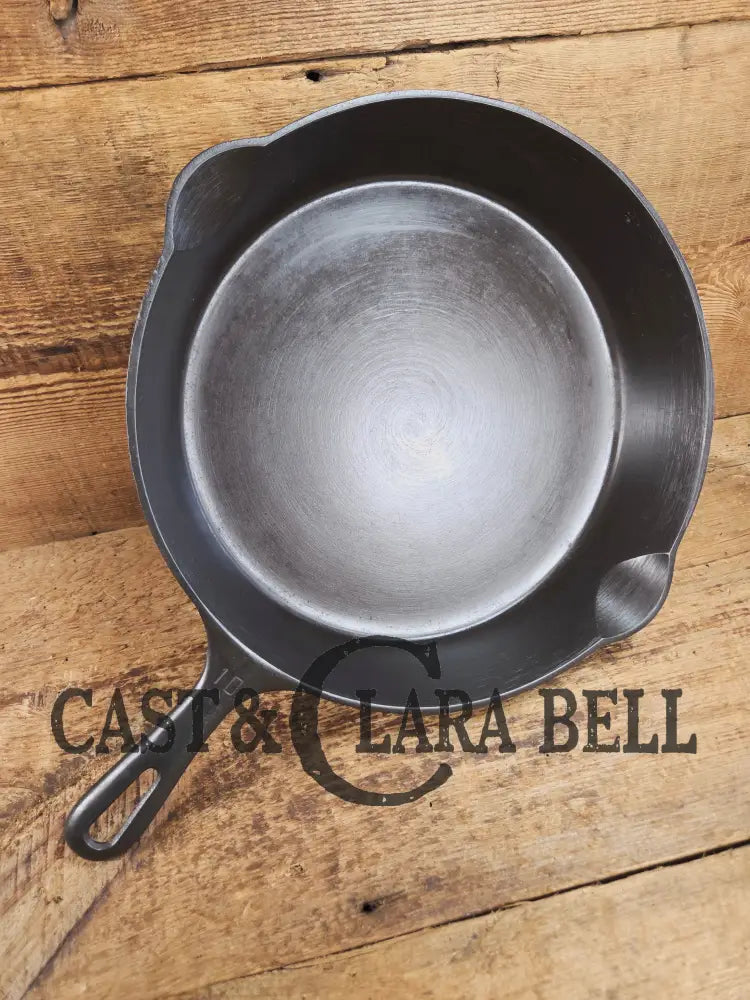 Big 1940’s Griswold #10 Skillet with Small Block Logo and Heat Ring 716 D. Fantastic every day pan Getting harder to