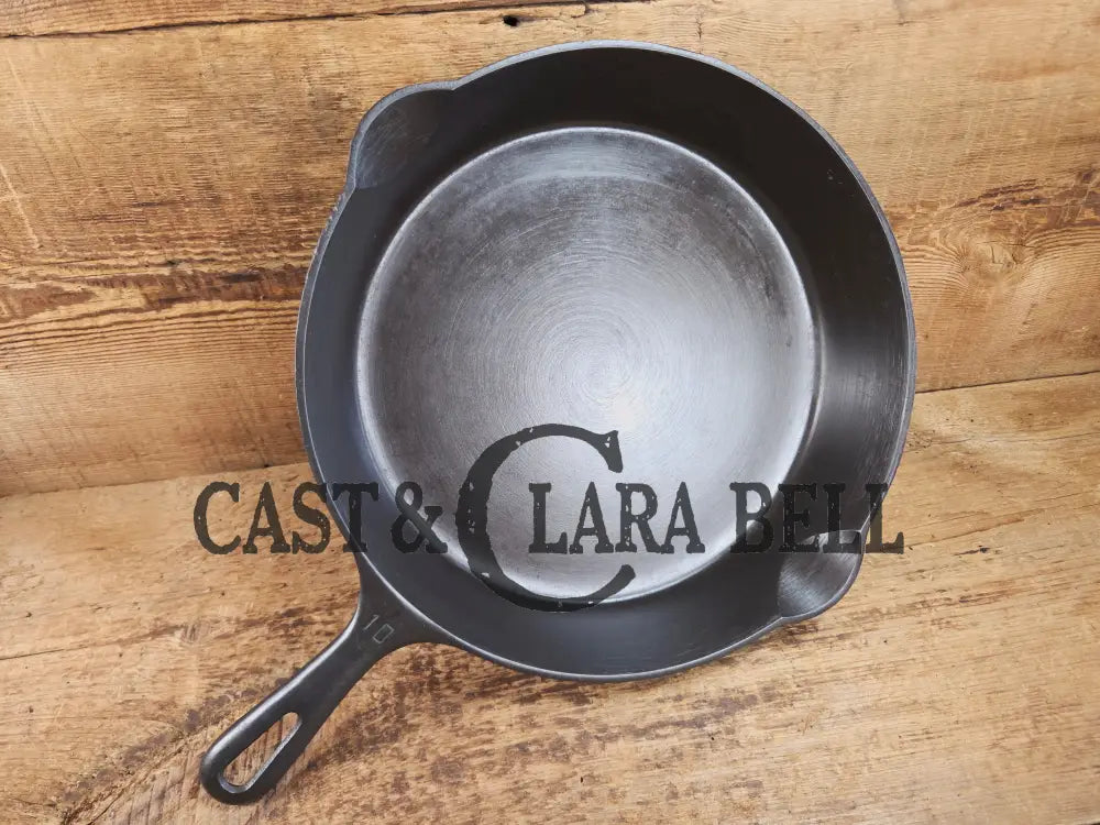 Big 1940’s Griswold #10 Skillet with Small Block Logo and Heat Ring 716 D. Fantastic every day pan Getting harder to