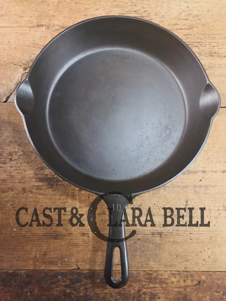 Big 1940’s Griswold #10 Skillet with Small Block Logo and Heat Ring 716 E. Fantastic every day pan Getting harder to