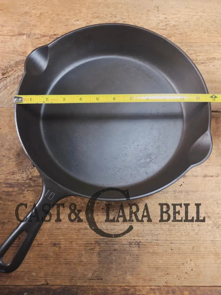 Big 1940’s Griswold #10 Skillet with Small Block Logo and Heat Ring 716 E. Fantastic every day pan Getting harder to