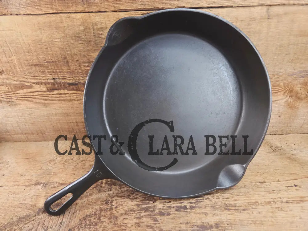 Big 1940’s Griswold #10 Skillet with Small Block Logo and Heat Ring 716 E. Fantastic every day pan Getting harder to
