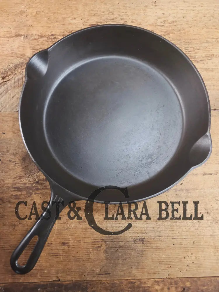 Big 1940’s Griswold #10 Skillet with Small Block Logo and Heat Ring 716 E. Fantastic every day pan Getting harder to