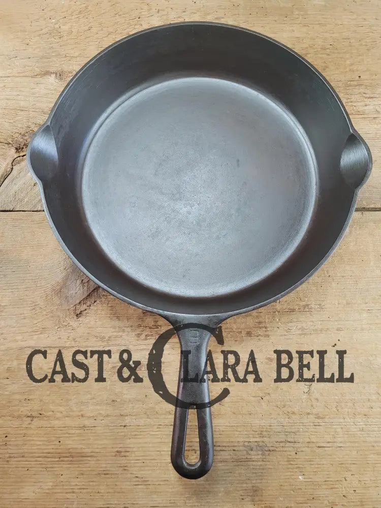 Big beautiful bacon skillet. Griswold #9 Cast Iron Skillet with Small Block Logo 710 C