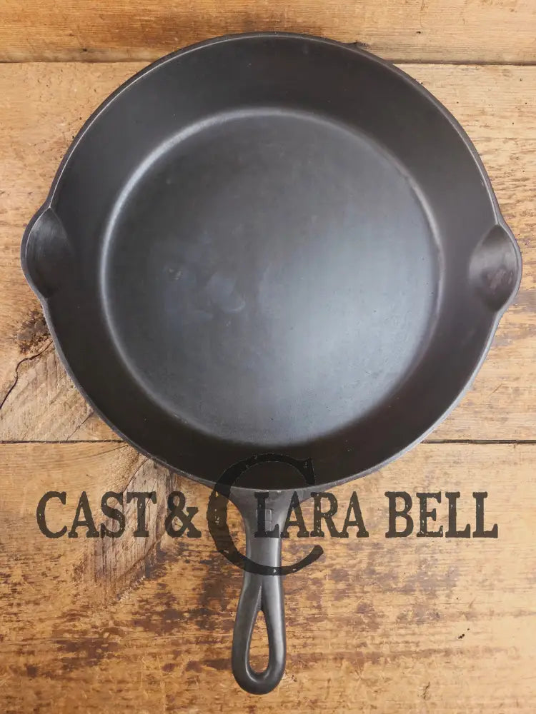 Big beautiful bacon skillet. Griswold #9 Cast Iron Skillet with Small Block Logo 710 F Skillet