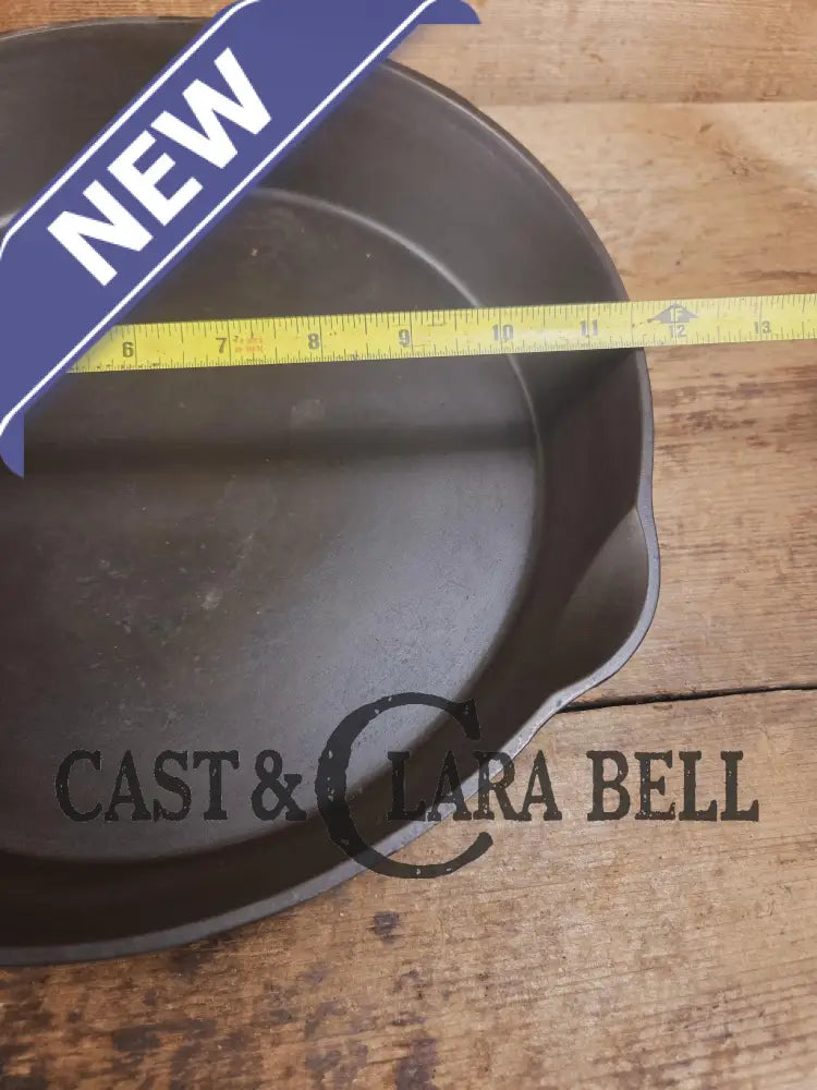 Big gorgeous and tough to find! 1924 Wagner Ware #10 Cast Iron Skillet with Stylized Logo AND heat ring 1060 A. SC24