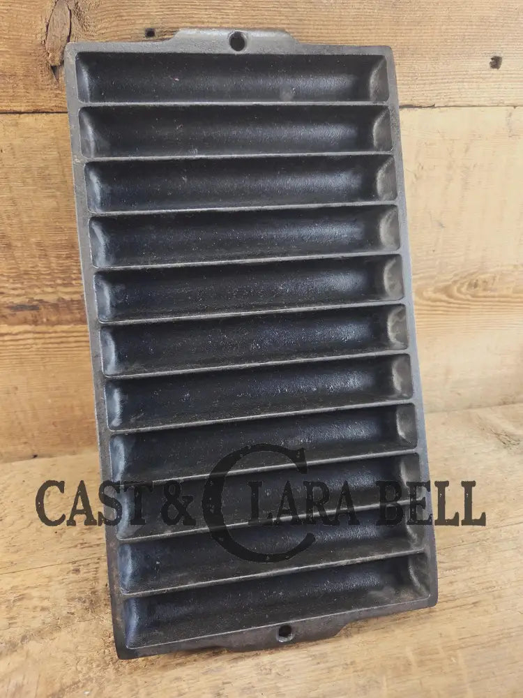 Breadsticks! 1930’s Era Griswold No. 22 Corn Bread Pan 11 cup ’Erie Penn USA,’ 954 B Bakeware