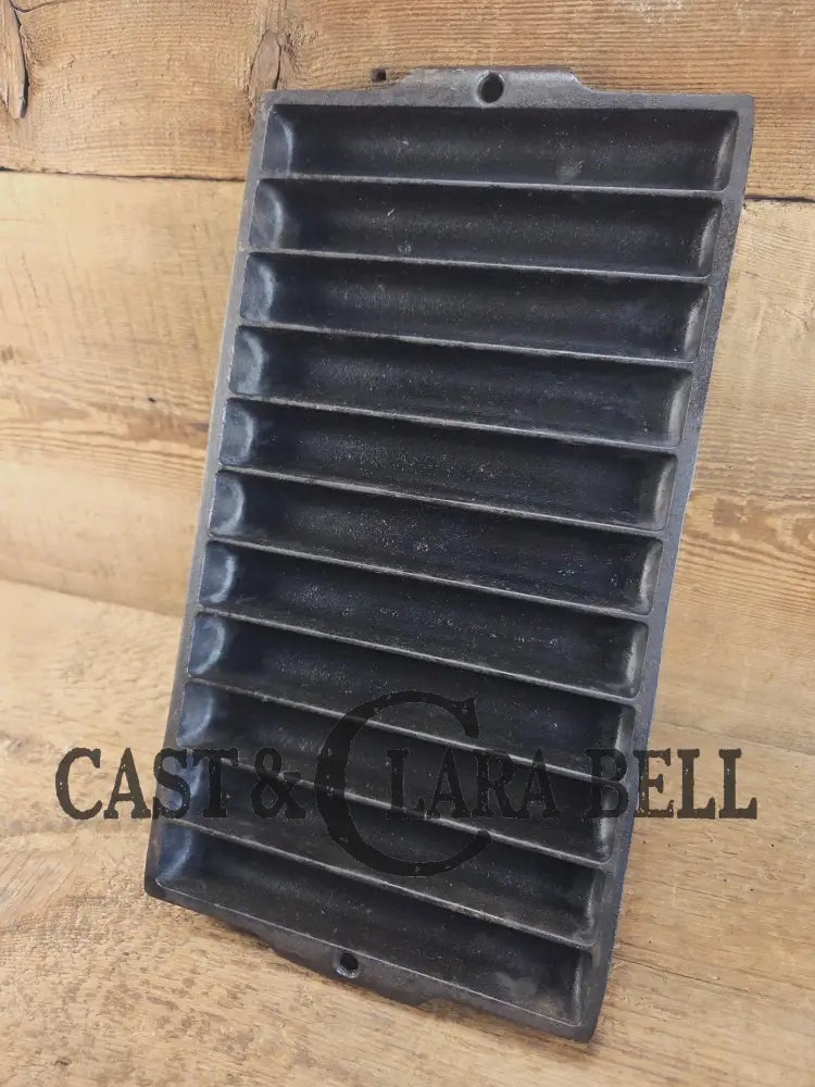 Breadsticks! 1930’s Era Griswold No. 22 Corn Bread Pan 11 cup ’Erie Penn USA,’ 954 B Bakeware