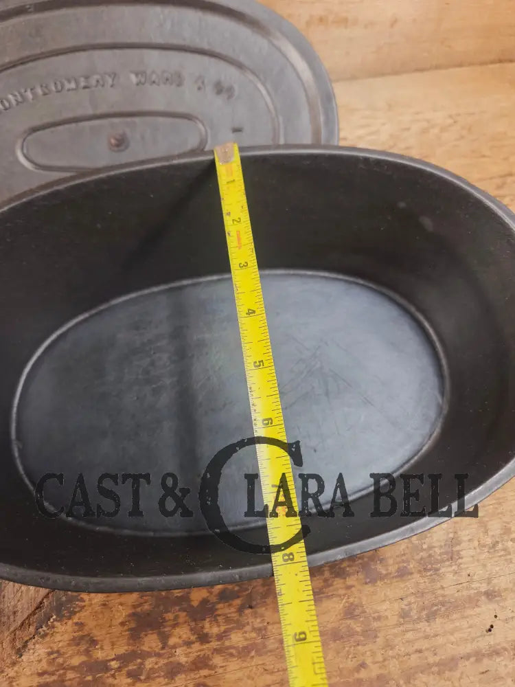 Calling all bread bakers! Beautiful elegant hard to find Wagner made ’Montgomery Ward’ #3 Oval Roaster Dutch Ovens